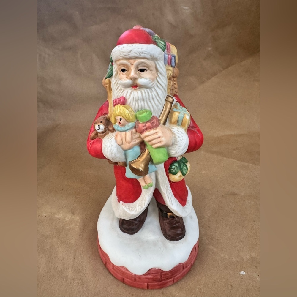 The Music Box Company Ceramic Santa that plays “Santa Claus is Coming to Town”